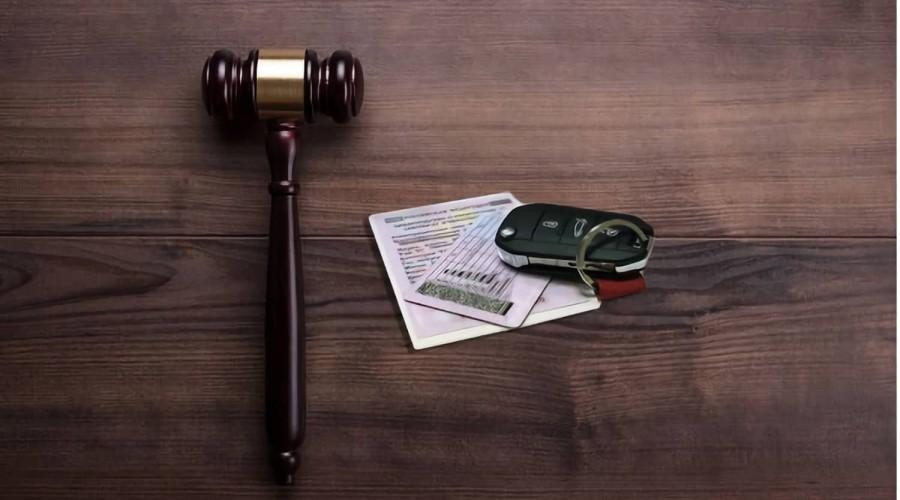 В Риддере должника лишили водительских прав. Он задолжал более трех миллионов тенге.