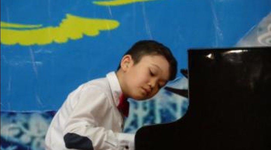 11-летний Бетховен из Риддера. Мальчик с проблемами слуха, научившийся слышать музыку сердцем