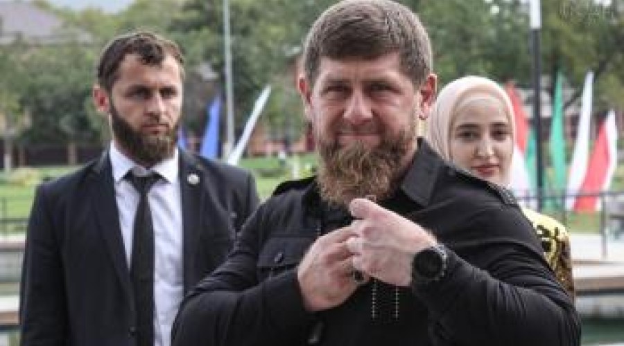 Кадыров потребовал явки бросившего в пассажиров метро банку чеченца