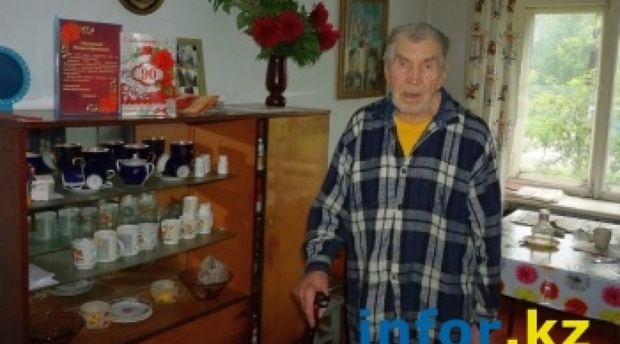 90-летний ветеран войны ходит по соседям за едой