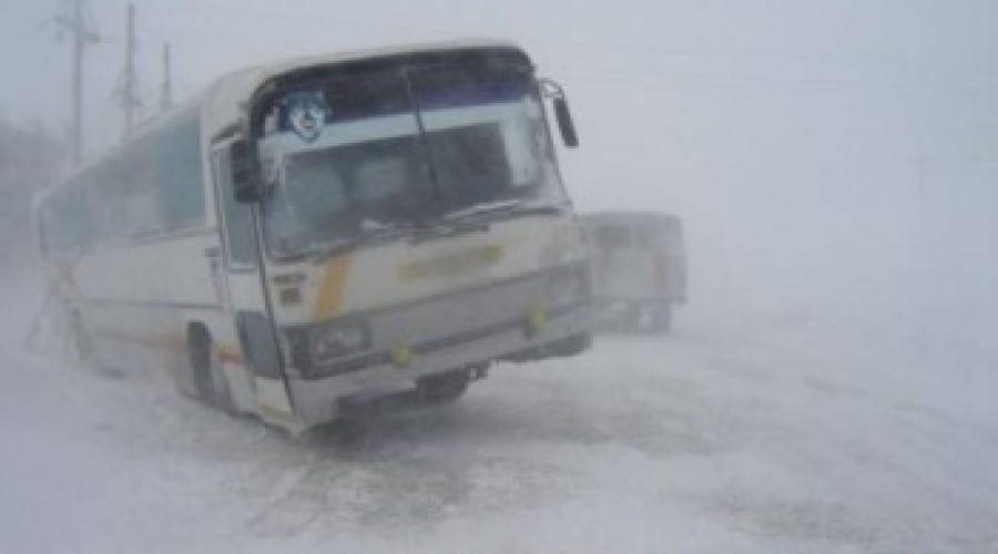 Три автобуса сообщением Новосибирск - Усть-Каменогорск застряли недалеко от Змеиногорска