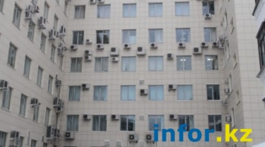 Казахстанцев предупреждают о необходимости удалить кондиционеры и антенны с фасадов зданий