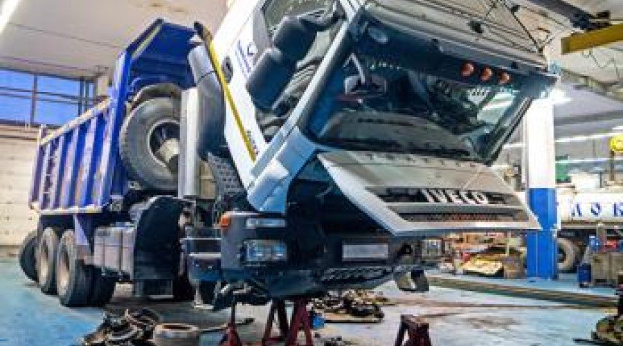 Заказываем ремонт грузовых машин у профессионалов