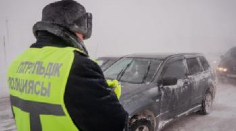 Казахстанских водителей начали штрафовать за выезд на закрытые трассы
