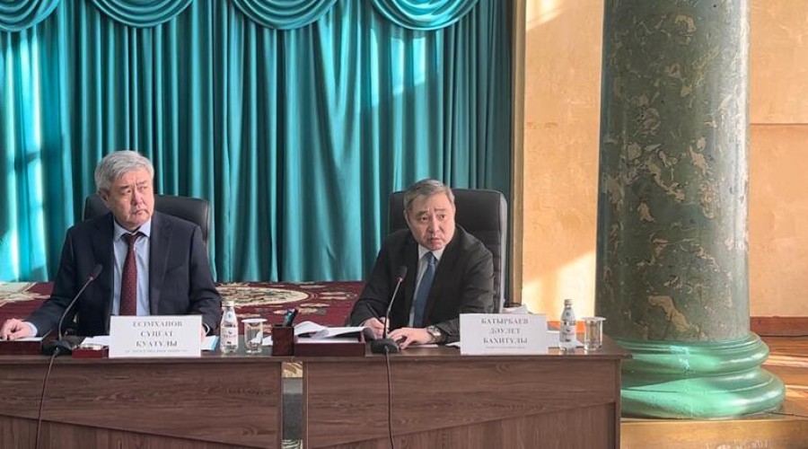 Вице-министр энергетики РК Сунгат Есимханов провел встречу с населением города Риддер