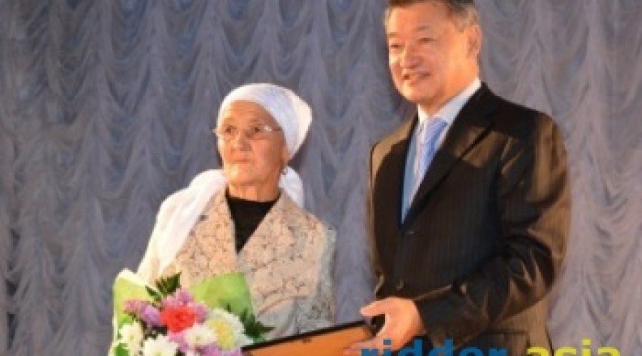 Аким ВКО поздравил пенсионеров с днем пожилого человека