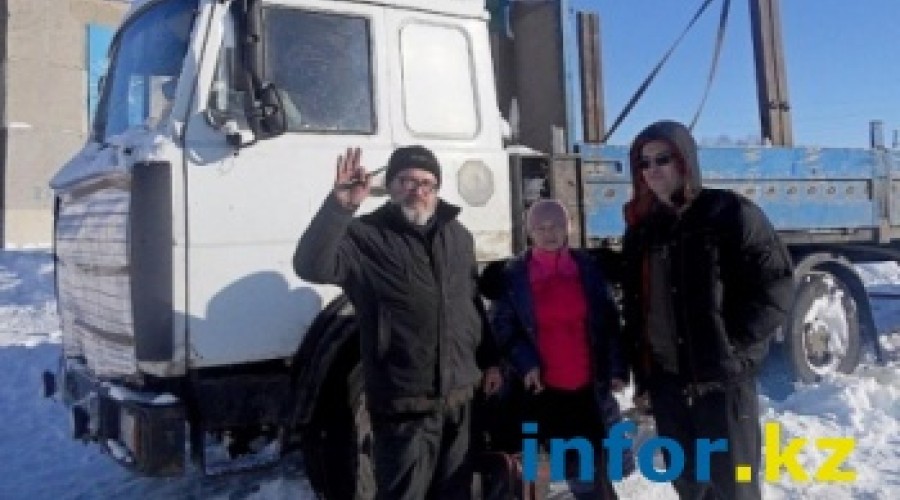 Жители ВКО три недели выхаживали застрявшего в метель на трассе российского дальнобойщика