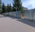 Сломано ограждение реконструкции сквера Тайшибаева