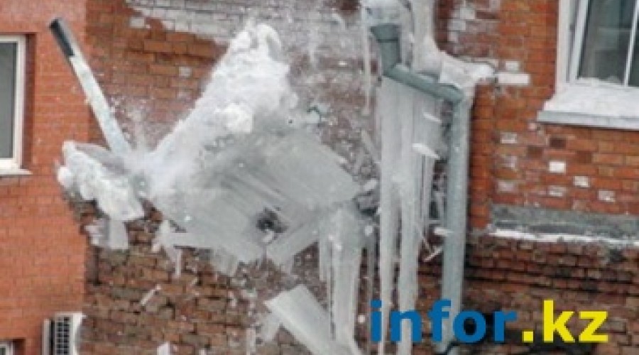 Как избежать травм при падении сосулек и снежных глыб с крыш зданий - советы