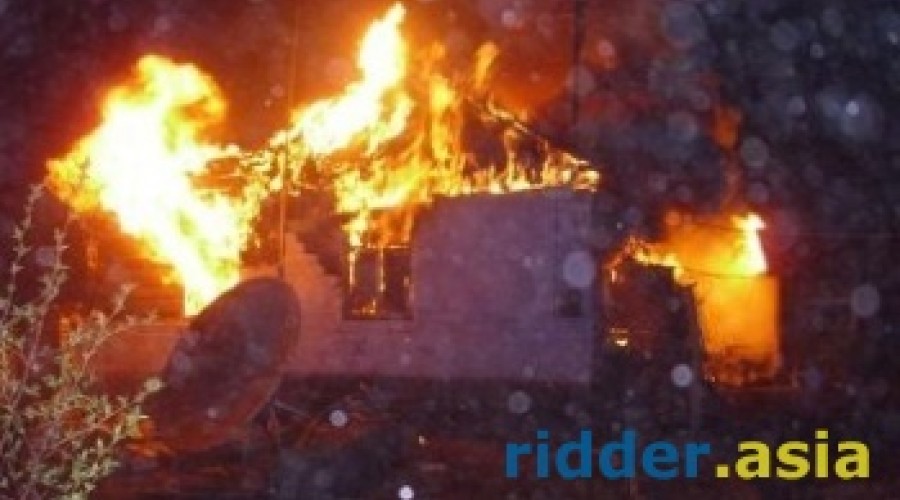 Двое мужчин погибли в пожарах за сутки в Риддере