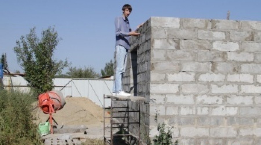 Казахстанцы больше не смогут строить свои дома без привлечения лицензированных фирм