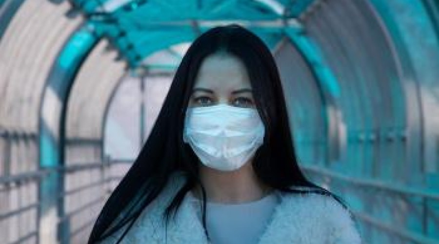 В Минздраве прокомментировали видео о штрафе за многоразовую маску