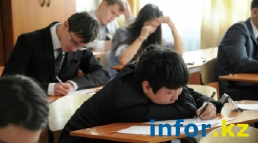 По всему Казахстану продлили учебный год для 11-классников