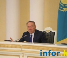 Нурсултан Назарбаев: «Полицейские не должны «сшибать на дорогах»