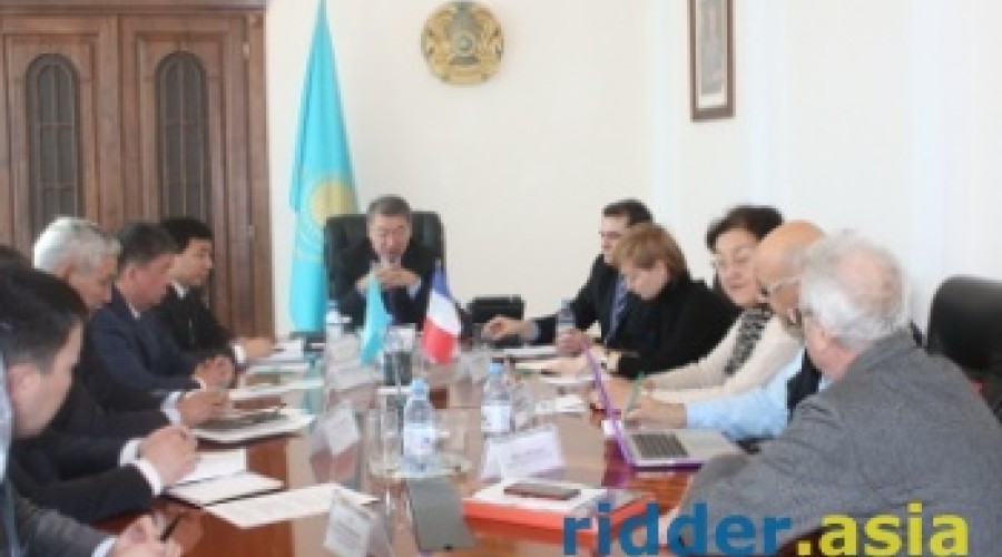 Даниал Ахметов встретился с французской делегацией во главе с Генконсулом в РК