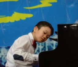 11-летний Бетховен из Риддера. Мальчик с проблемами слуха, научившийся слышать музыку сердцем