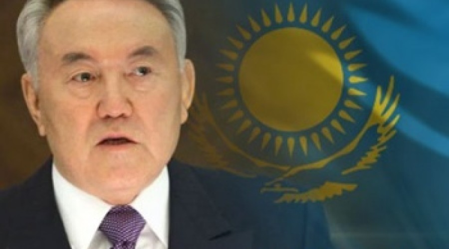 Назарбаев поручил компенсировать срочные депозиты граждан.