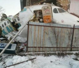 [СЮЖЕТ] Падение самолета Bek Air: Есть выжившие [ВИДЕО]