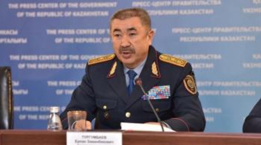О чем казахстанцы просили главного полицейского страны?