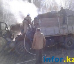 На трассе Усть-Каменогорск-Риддер во время езды загорелся грузовой автомобиль