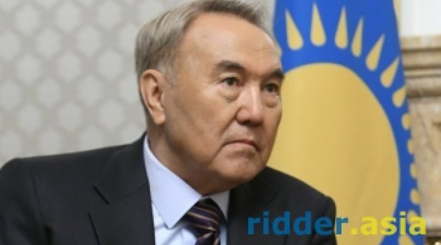 В Казахстане введен мораторий на увеличение зарплат и штатов чиновников.
