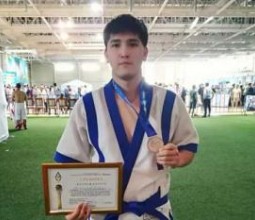 Спортсмен из Риддера стал одним из лучших борцов в погонах