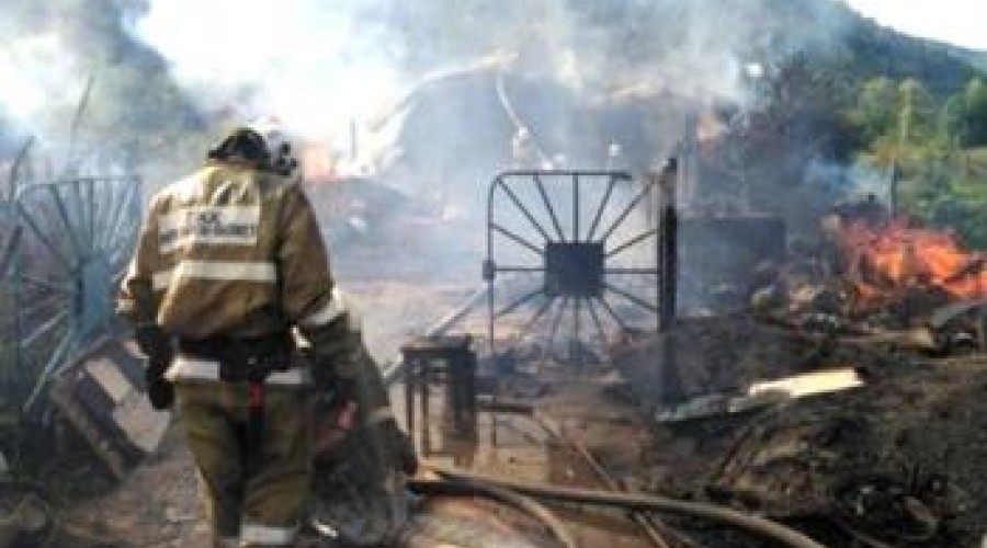 Житель Риддера получил ожоги при пожаре в частном доме