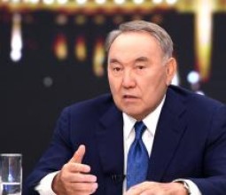 Назарбаев: семья в Казахстане в среднем зарабатывает 500 тысяч тенге