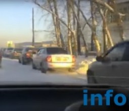 В Риддере автомобилисты выстраиваются в километровые очереди за бензином