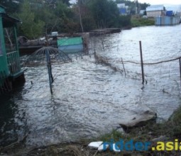 Отдыхающие на Бухтарминском водохранилище массово заражаются кишечными инфекциями, возможно, из-за попавших в воду фекальных стоков