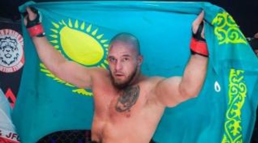 Боец из Риддера Артём Резников выиграл со-главный бой на турнире ACA 111