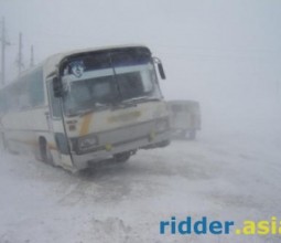 Три автобуса сообщением Новосибирск - Усть-Каменогорск застряли недалеко от Змеиногорска