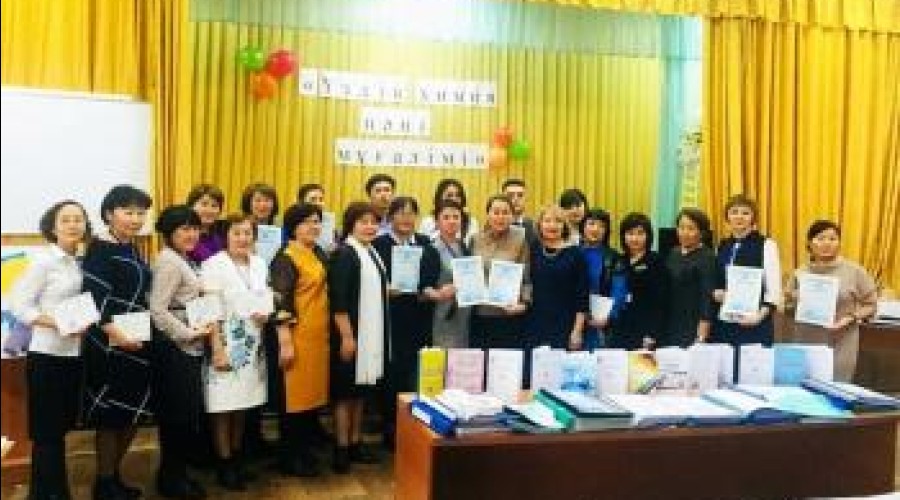 В Восточном Казахстане определили лучшего учителя химии