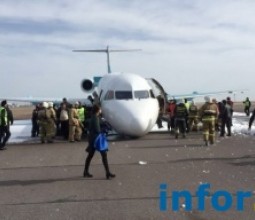 Командиру Bek Air, посадившему самолет без стойки шасси, присудили звание Халық қаһарманы