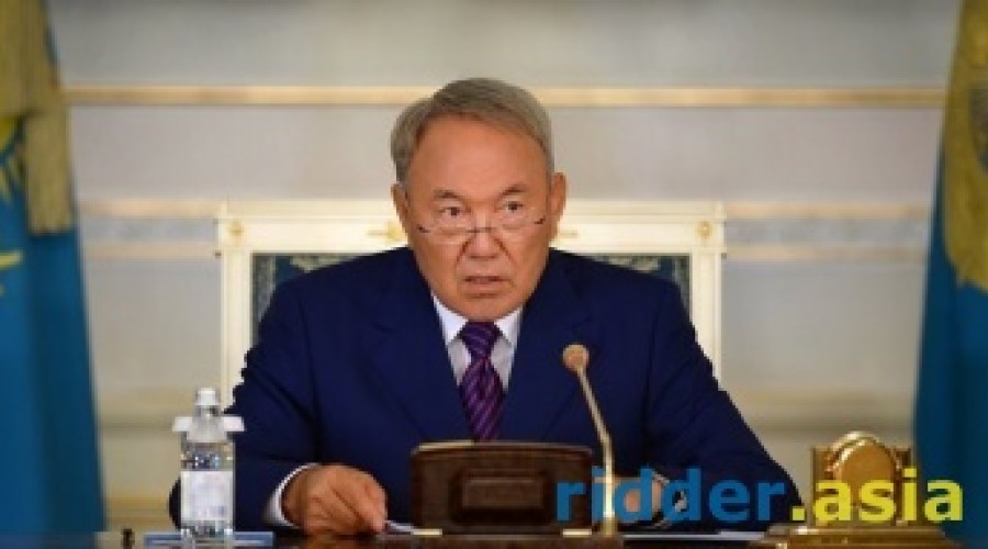 Назарбаев попросил нацкомпании поддержать тенге.
