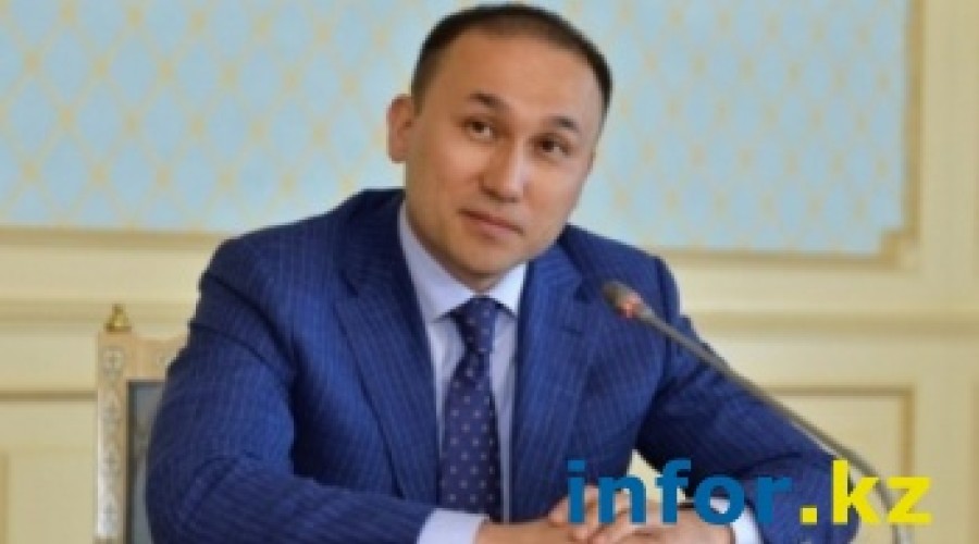 Министра Абаева спросили, когда закончится принудительная подписка на госгазеты