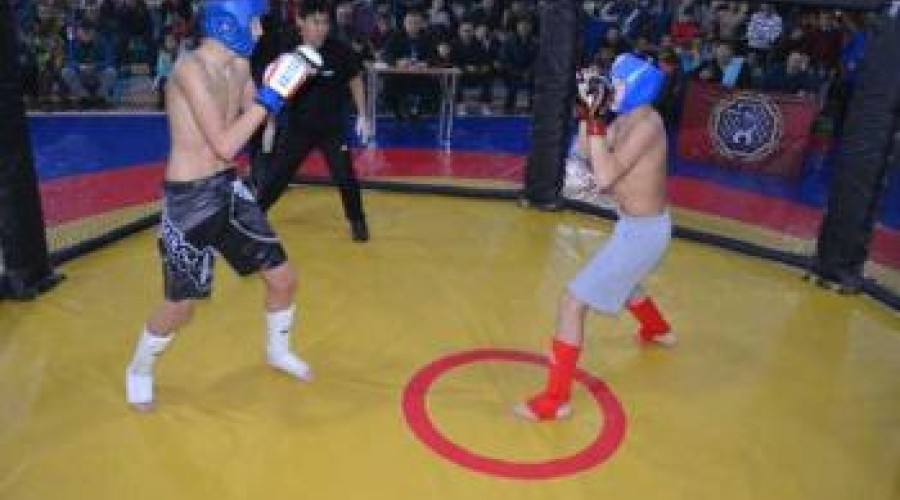 Борцов со всей области собрал турнир жекпе-жек в Риддере