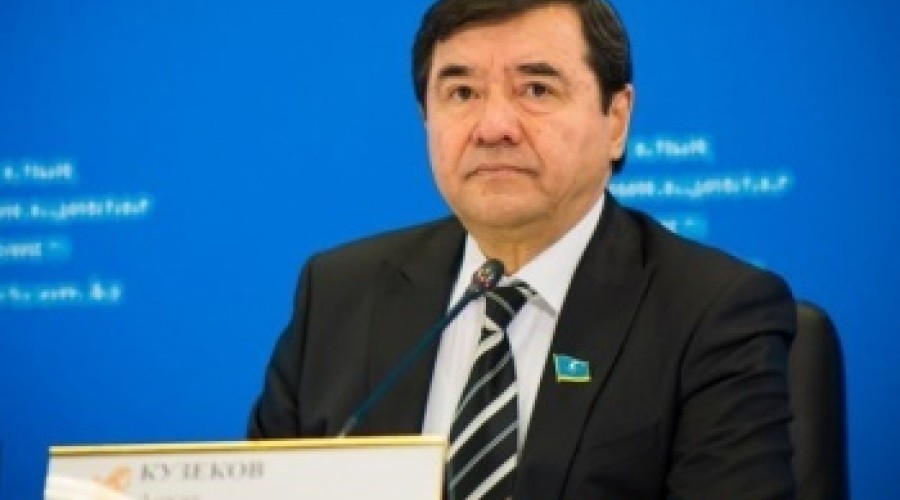 Экономический кризис в Казахстане продолжится и в следующем году, заявили парламентарии.