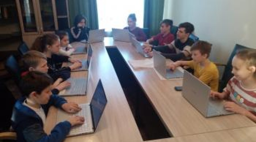 «Казцинк» приобрел ноутбуки для обучения детей, оказавшихся в трудной ситуации