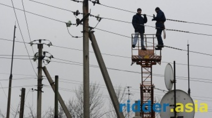 Из-за ветра и дождя без электроснабжения остались около 2,5 тысячи абонентов в Восточном Казахстане