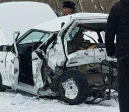 Пострадавшим в ДТП на трассе Усть-Каменогорск — Риддер понадобилась помощь медиков и спасателей