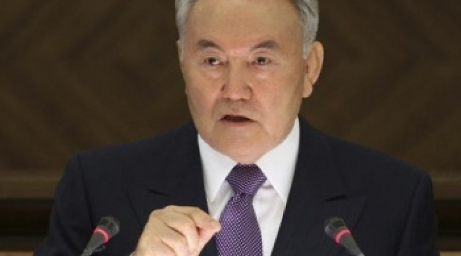 Назарбаев: Мы приступили к экономии во всем, строительство новых проектов приостановится.