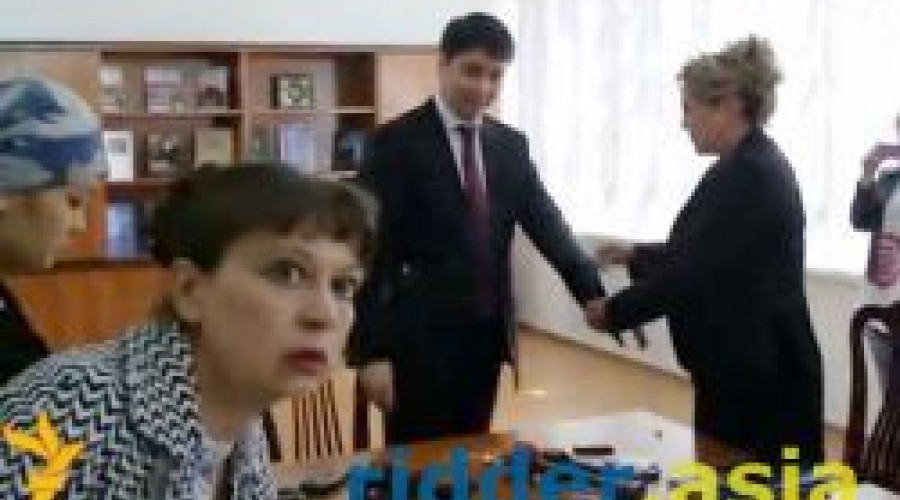 Министр Казахстана попал в под обстрел… яйцами