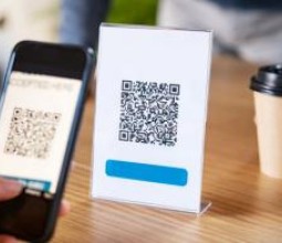 Разделение по цветам и пропуск по QR-коду: казахстанцы жалуются на нарушение своих прав