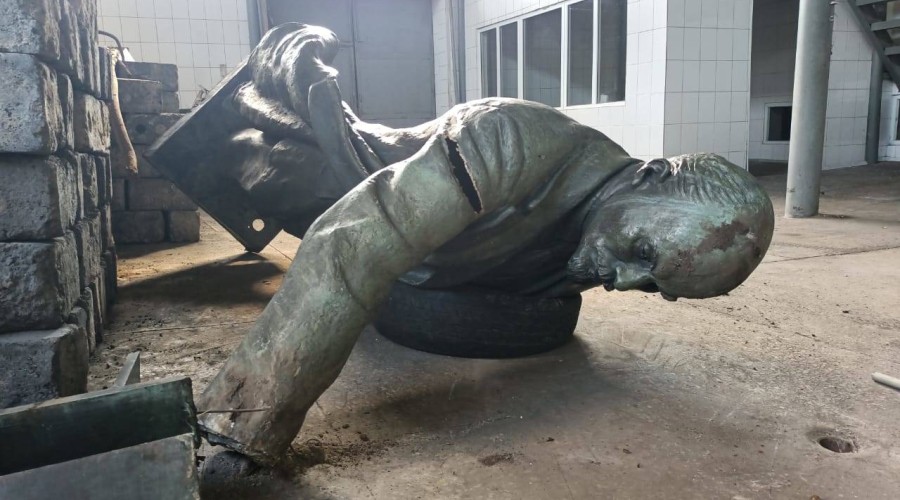 По факту обрушения памятника Ленину в ВКО ведется досудебное расследование
